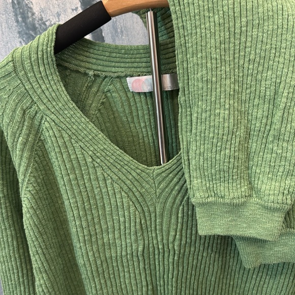 Justine Sweater Set in Green. INCLUDES PANTS AND SWEATER - Picture 4 of 12